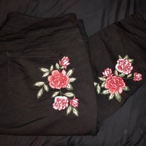 Blk Denim pants with embroidery